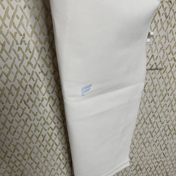 Fabletics Power Hold Egret/Gold White Boost Crop Leggings Size 2XL - Picture 5 of 10